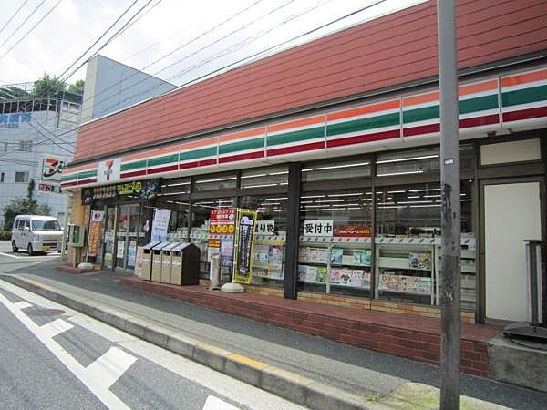 セブンーイレブン横浜小机町店まで520m