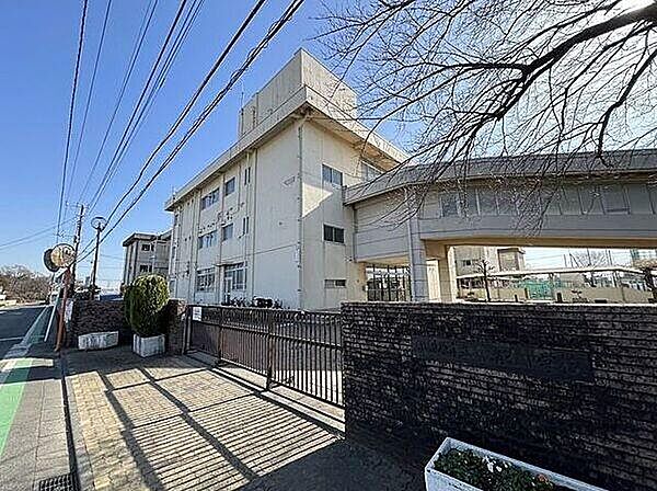 麻溝台中学校まで240m