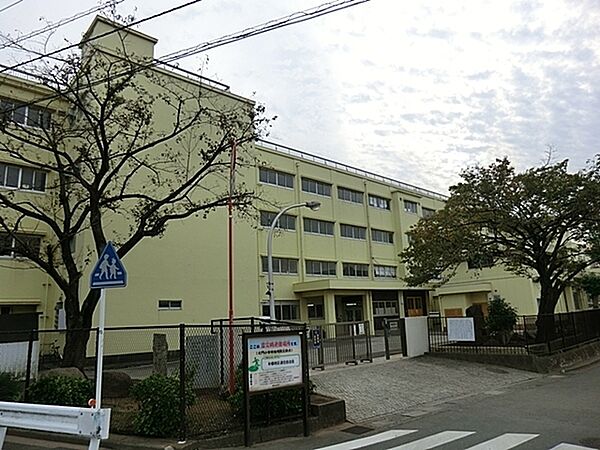 横浜市立大門小学校まで1100m
