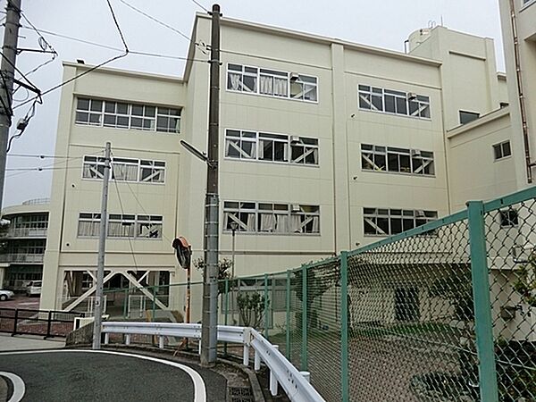 横浜市立蒔田小学校まで760m