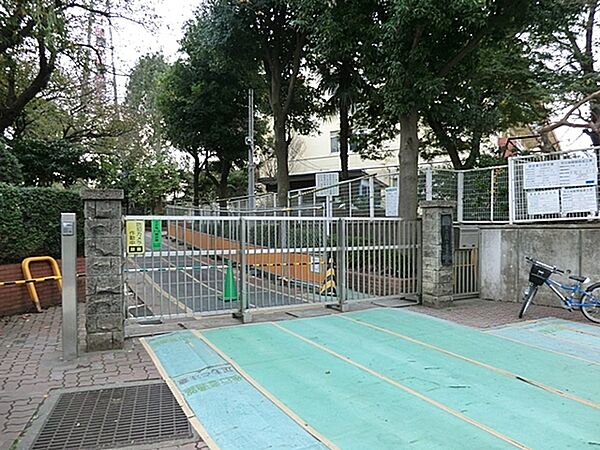 横浜市立本宿小学校まで760m