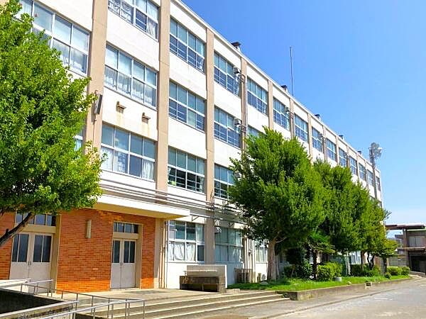 横浜市立六浦中学校まで840m