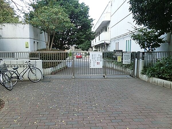 横浜市立舞岡小学校まで890m