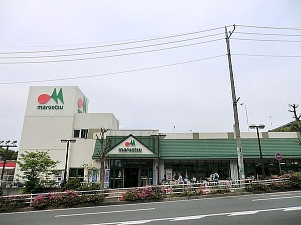 マルエツ名瀬店まで976m