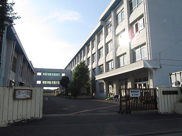 藤沢市立善行中学校まで1029m