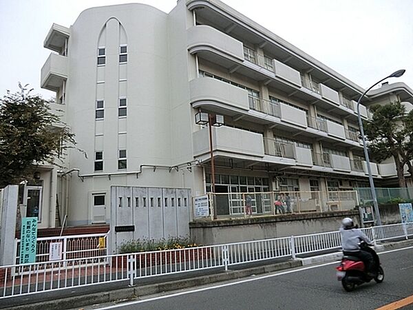 横浜市立宮谷小学校まで550m