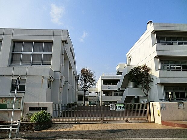 横浜市立東永谷中学校まで598m