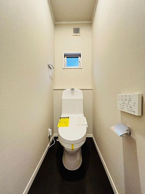 ウォシュレット仕様のトイレです！トイレはもちろん1階と2階にあります！
