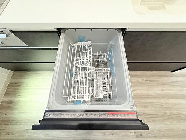 食洗器・洗練された雰囲気と高級感、落ち着きとバランスがよく融合でた色合いのキッチンです