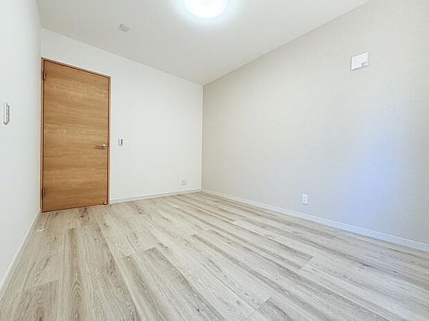 木目に映える洗練の空間子供部屋にリモートのお部屋に