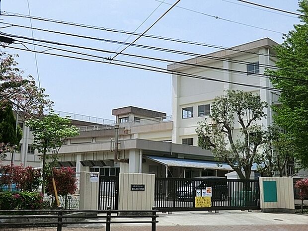 横須賀市立鶴久保小学校まで284m