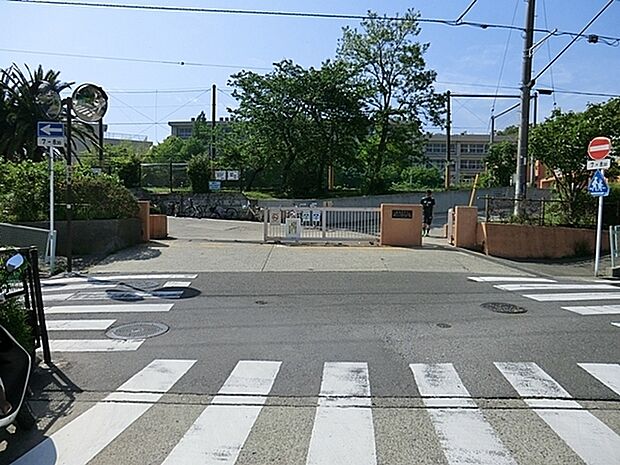 横須賀市立武山小学校まで936m