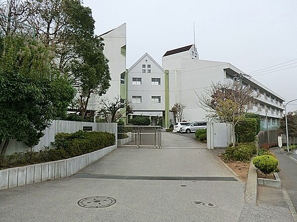 横浜市立小田中学校まで1300m