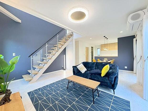 明るい清潔感のあるリビングです。