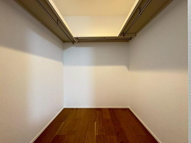 ウォークインクローゼットの豊富な収納力も魅力的の一つですね。