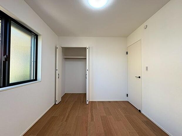 大容量の収納のあるお部屋です。室内が広く使えそうですね。