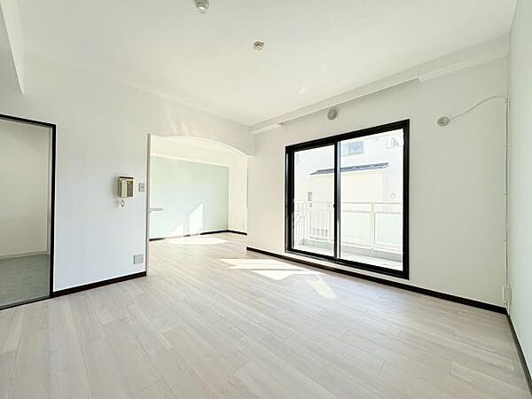 リビングダイニングです。乗数以上に広く感じますね。