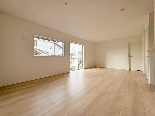 明るい清潔感のあるリビングダイニングです。