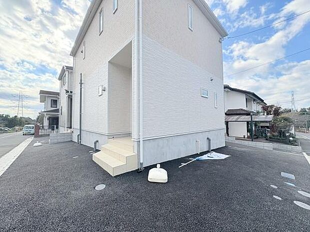 駐車場3台可能です。