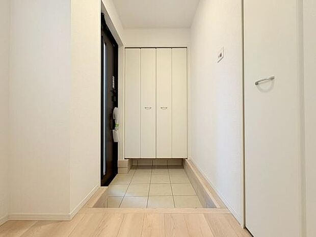 シューズボックスと玄関です。