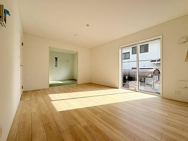 明るい清潔感のあるリビングです。