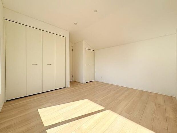 照明がなくても明るい居室です。