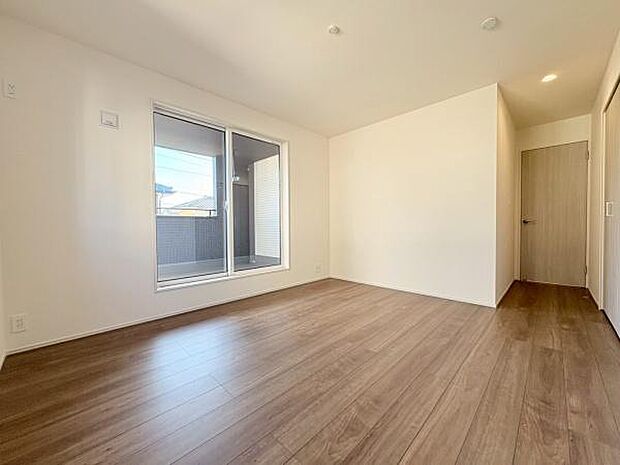 洋室7帖!バルコニー付きのお部屋です。