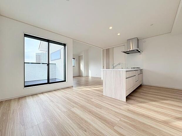 LDK19.5帖！床暖房付きのリビングは冬場も暖かいですね！