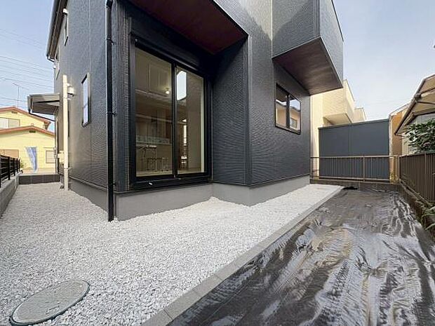 1Fお庭スペースです！家庭菜園など多用途利用できます。