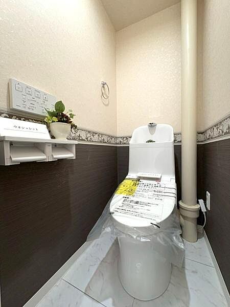 多機能パネル付きトイレです！