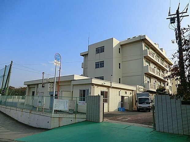 横浜市立平戸小学校まで482m