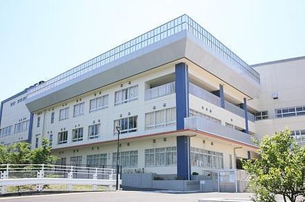 川崎市立柿生中学校まで2100m