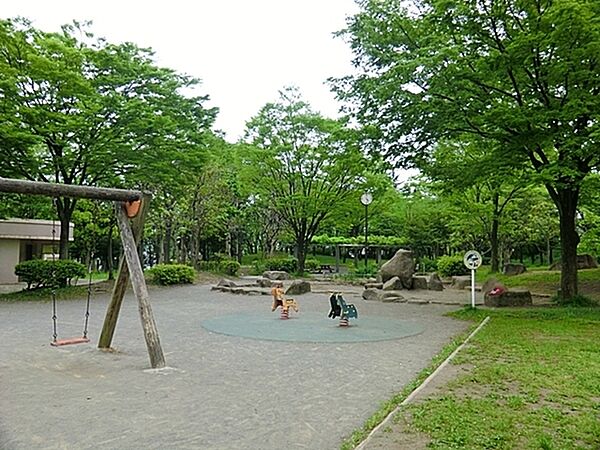 虹ケ丘公園まで1491m
