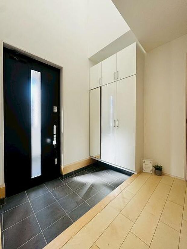 玄関スペースです!収納も豊富にです。