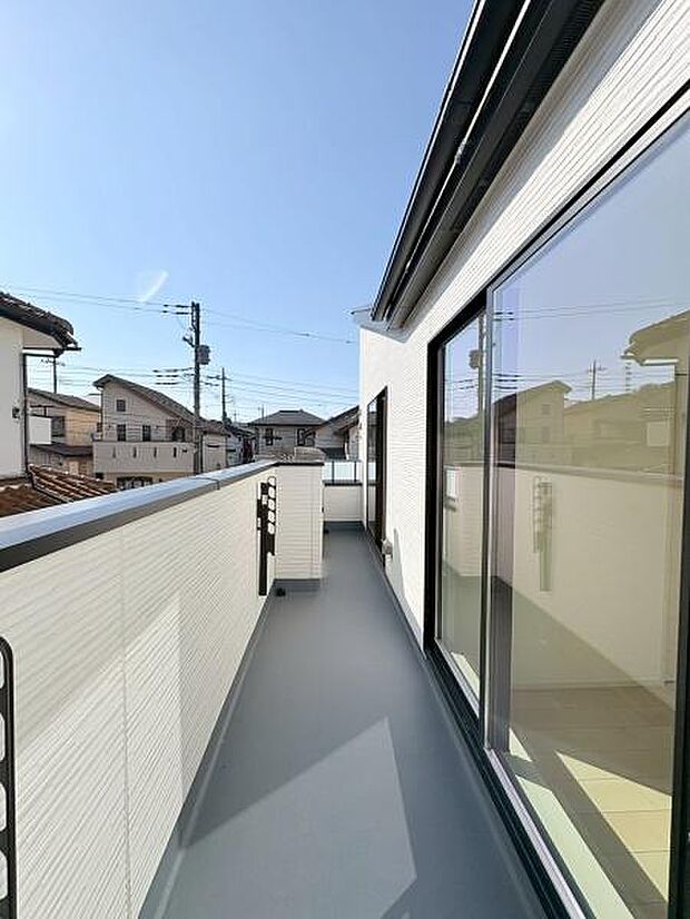 バルコニーです!日当たりが良く冬でも洗濯物がよく乾きそうです!