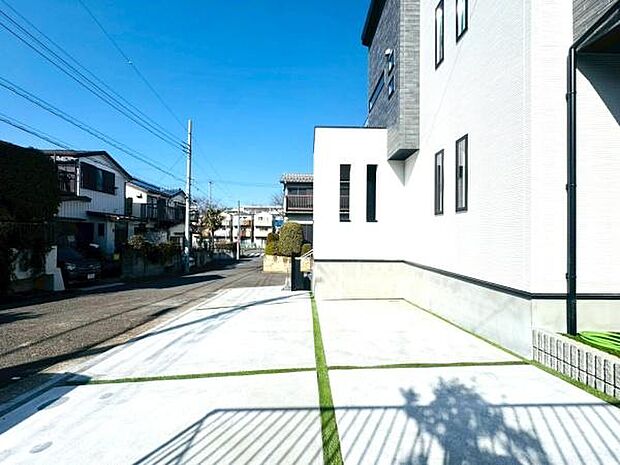 カースペース2台可能(車種による)お車の他に自転車等の駐輪も可能です。