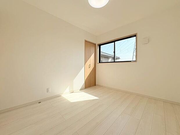 子供部屋5.25帖!お子様部屋やリモートワーク部屋としてもお使いいただけます。ご家族の成長の変化にも対応できそうです。