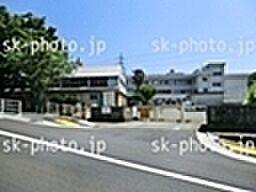 横須賀市立粟田小学校まで850m
