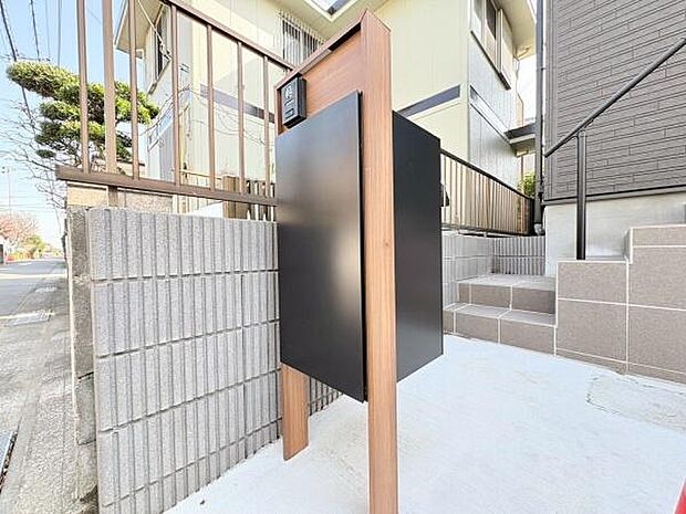 宅配ボックスがあるのでご不在の時でも安心ですね!