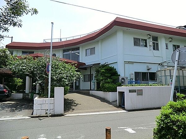 亀井野保育園まで883m