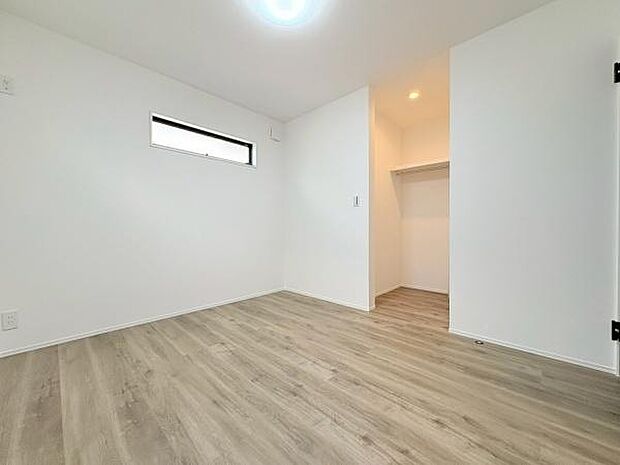 子供部屋5.2帖!ウォークインクローゼット有です。ご家族の成長に合わせてお部屋の使い方を変更できそうですね!