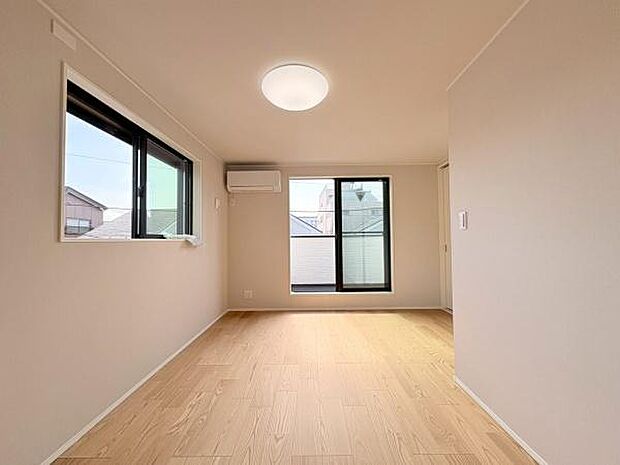 行く時間をゆったりと感じることができる落ちついたプライベートルーム。リビングで楽しく過ごした後はゆっくりくつ過ぎろぐ時間を満喫できます。