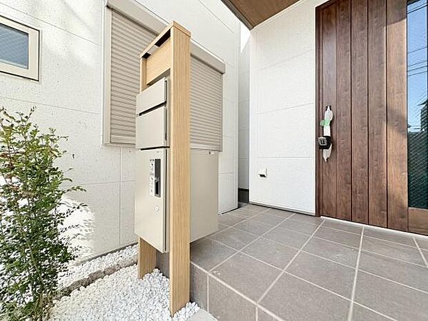 宅配ボックスもあり不在の時でもお荷物が受け取れるので便利ですね!