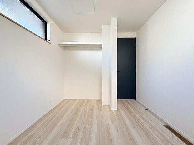 子供部屋4.5帖！リモートワーク部屋としてもお使いいただけます。ご家族の成長に合わせてお部屋の使い方変更できそうですね。