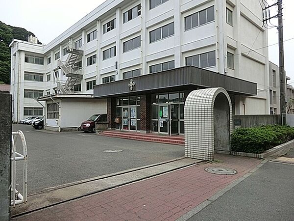 横須賀市立鴨居中学校まで1700m
