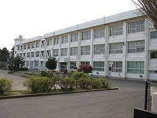 横須賀市立不入斗中学校まで1600m