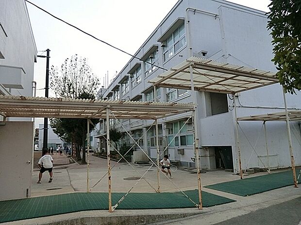横浜市立生麦中学校まで863m