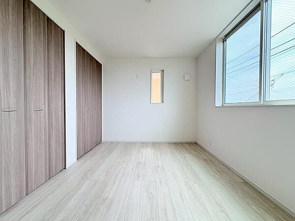 洋室6.3帖！窓からは解放感のある景色が眺めれます！