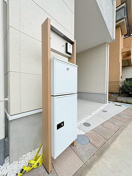 宅配ボックス完備です！不在時でも安心ですね。
