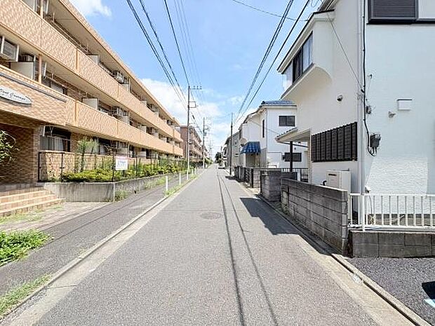 閑静な住宅街で車の通りも少ないのでお子様がいらっしゃるご家族でも安心です。